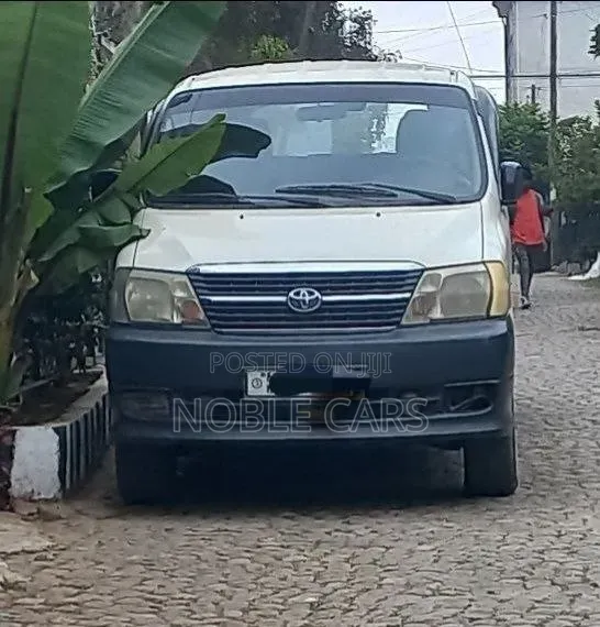 Toyota HiAce 2011 White