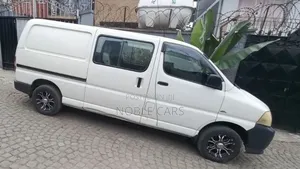 Toyota HiAce 2011 White
