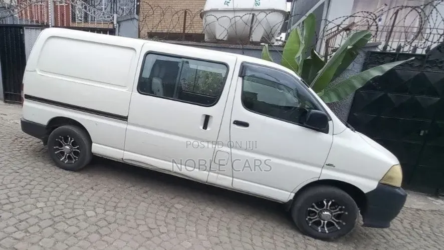 Toyota HiAce 2011 White