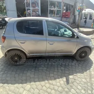 Toyota Vitz 1.0 FWD 3dr 2004 Gold