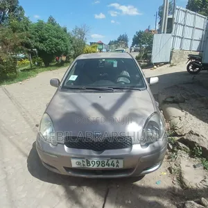 Toyota Vitz 1.0 FWD 3dr 2004 Gold