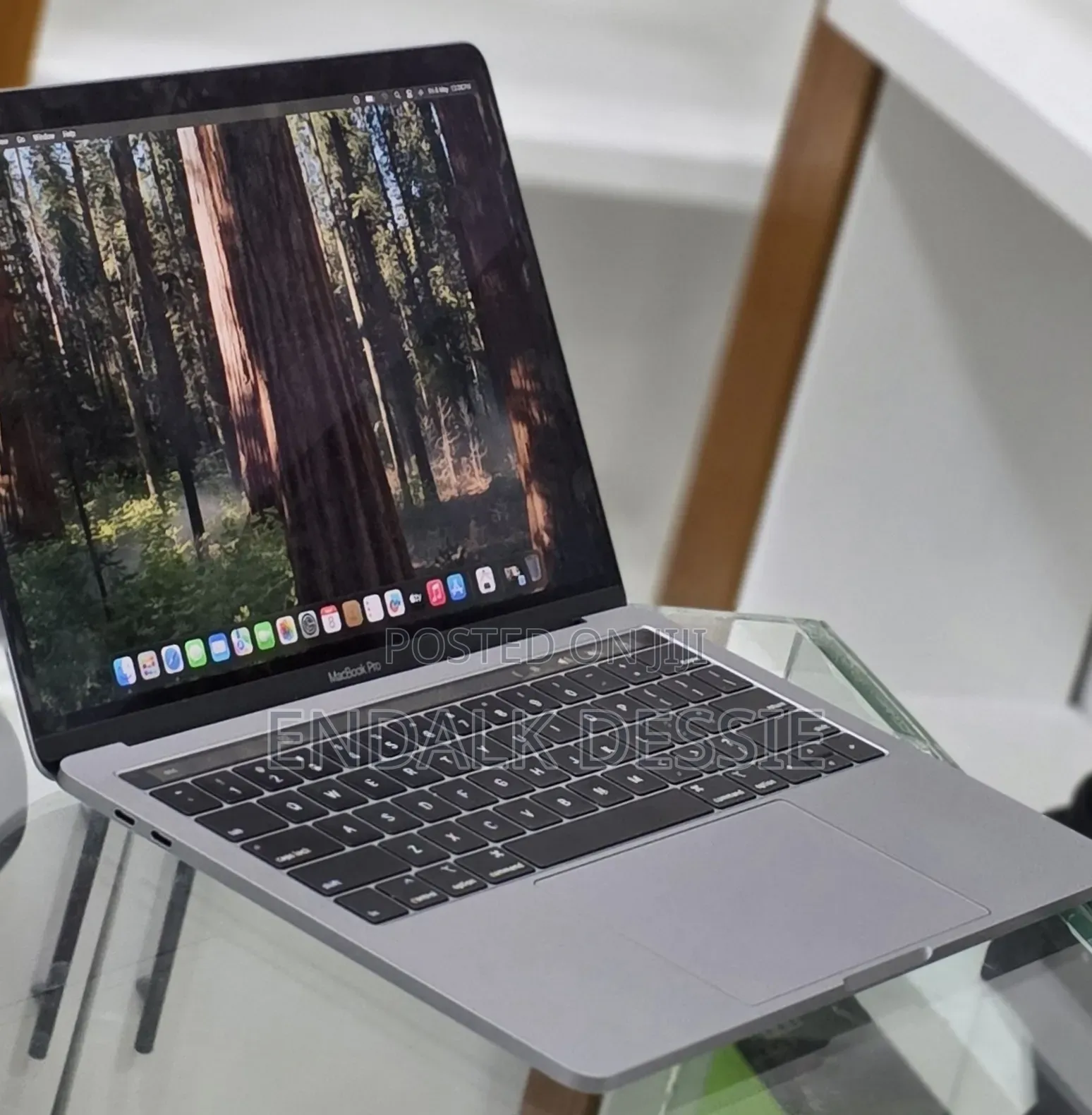 New Laptop Apple MacBook Pro 2019 16GB Intel Core i7 SSD 256GB