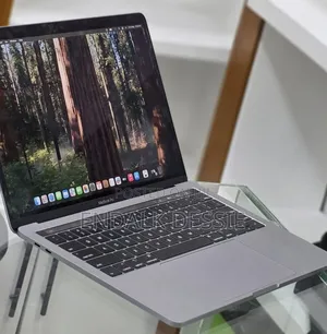 New Laptop Apple MacBook Pro 2019 16GB Intel Core i7 SSD 256GB