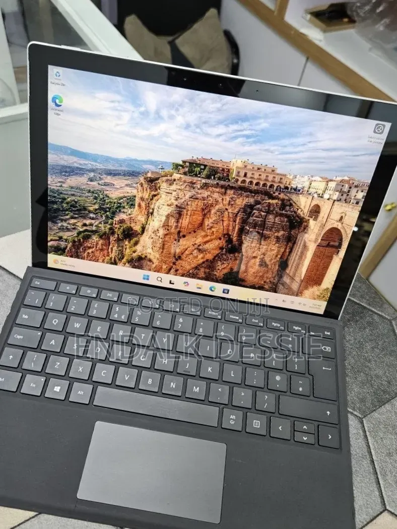 New Laptop Microsoft Surface Pro 7 8GB Intel Core i5 SSD 256GB