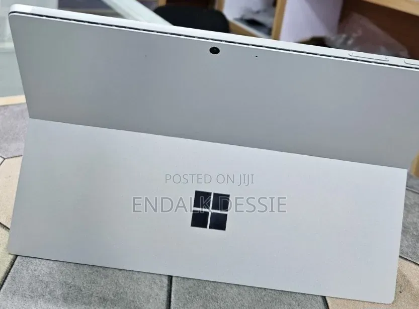 New Laptop Microsoft Surface Pro 7 8GB Intel Core i5 SSD 256GB