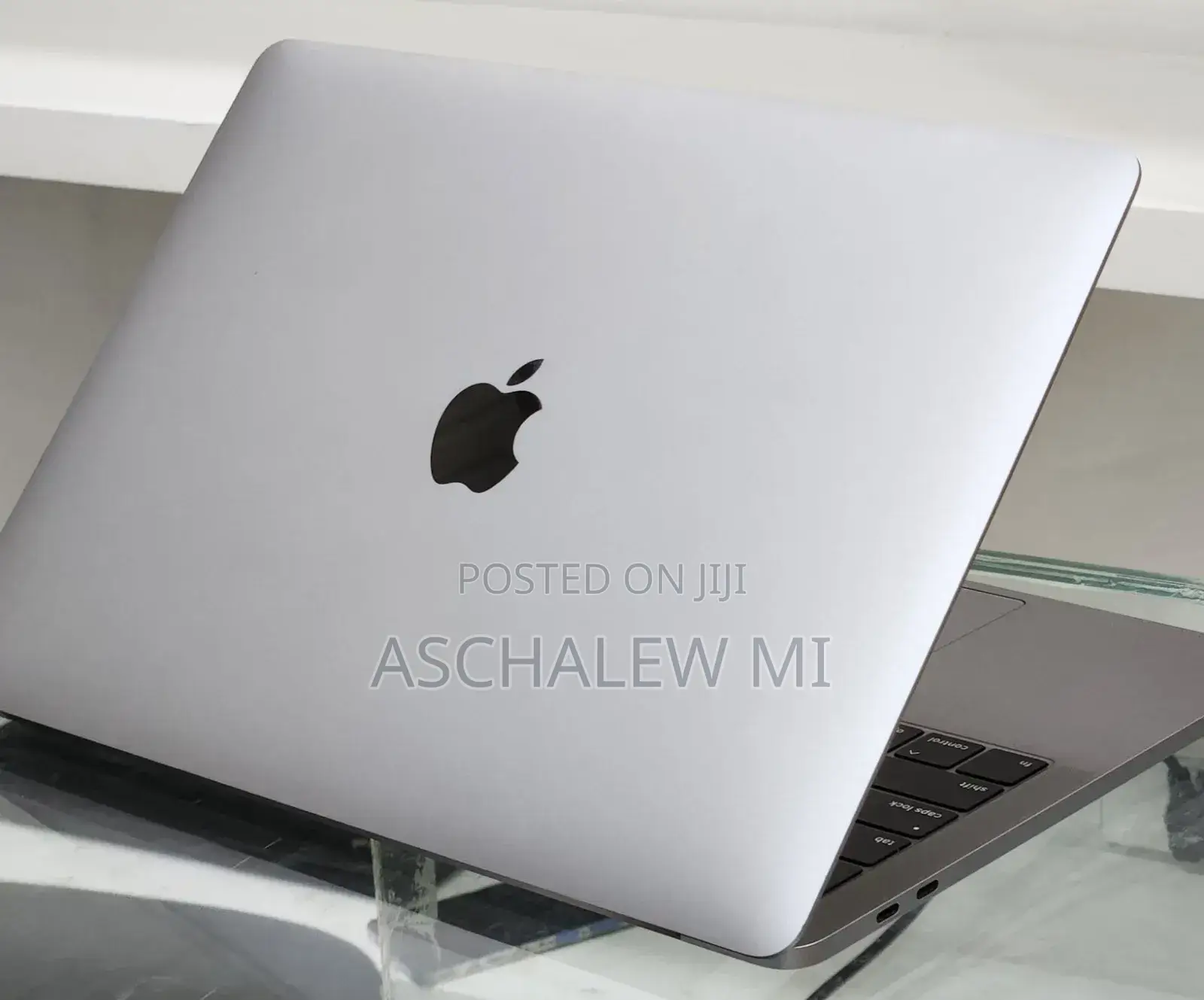 New Laptop Apple MacBook Pro 2019 16GB Intel Core i7 SSD 256GB
