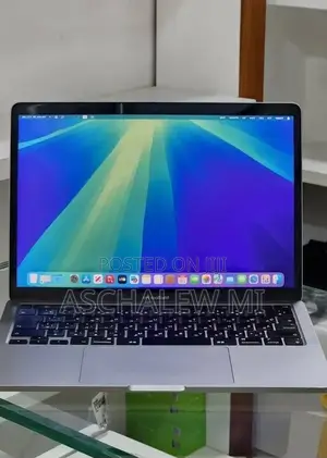 New Laptop Apple MacBook Pro 2020 8GB Intel Core i5 SSD 512GB