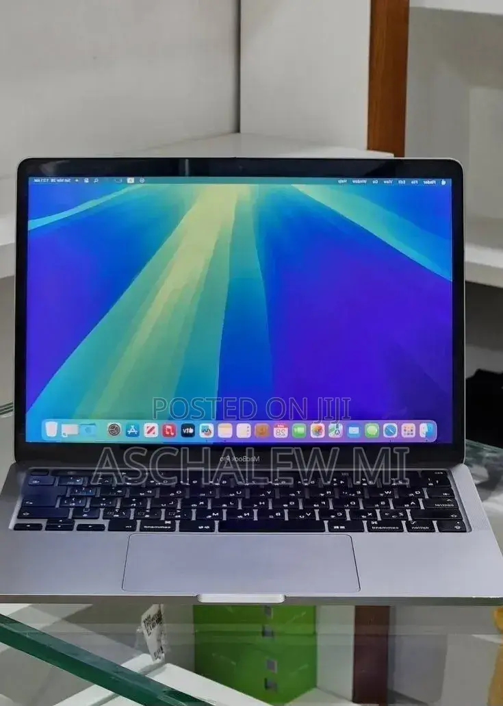 New Laptop Apple MacBook Pro 2020 8GB Intel Core i5 SSD 512GB