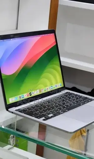 New Laptop Apple MacBook Pro 2020 8GB Intel Core i5 SSD 512GB