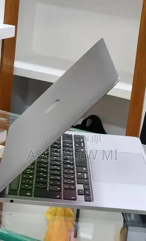 New Laptop Apple MacBook Pro 2020 8GB Intel Core i5 SSD 512GB