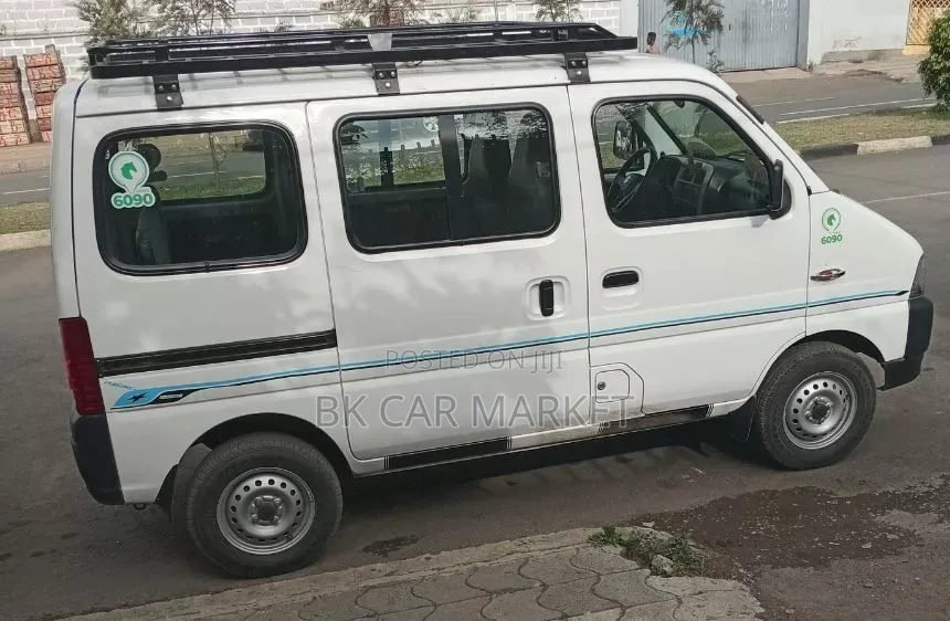 Suzuki Eeco 2024 White