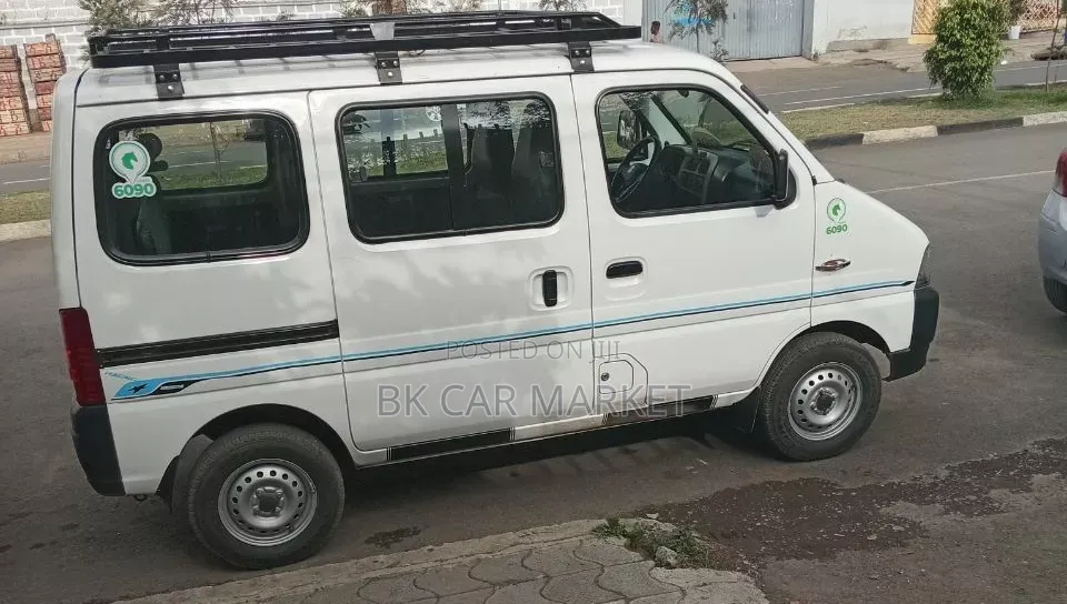 Suzuki Eeco 2024 White