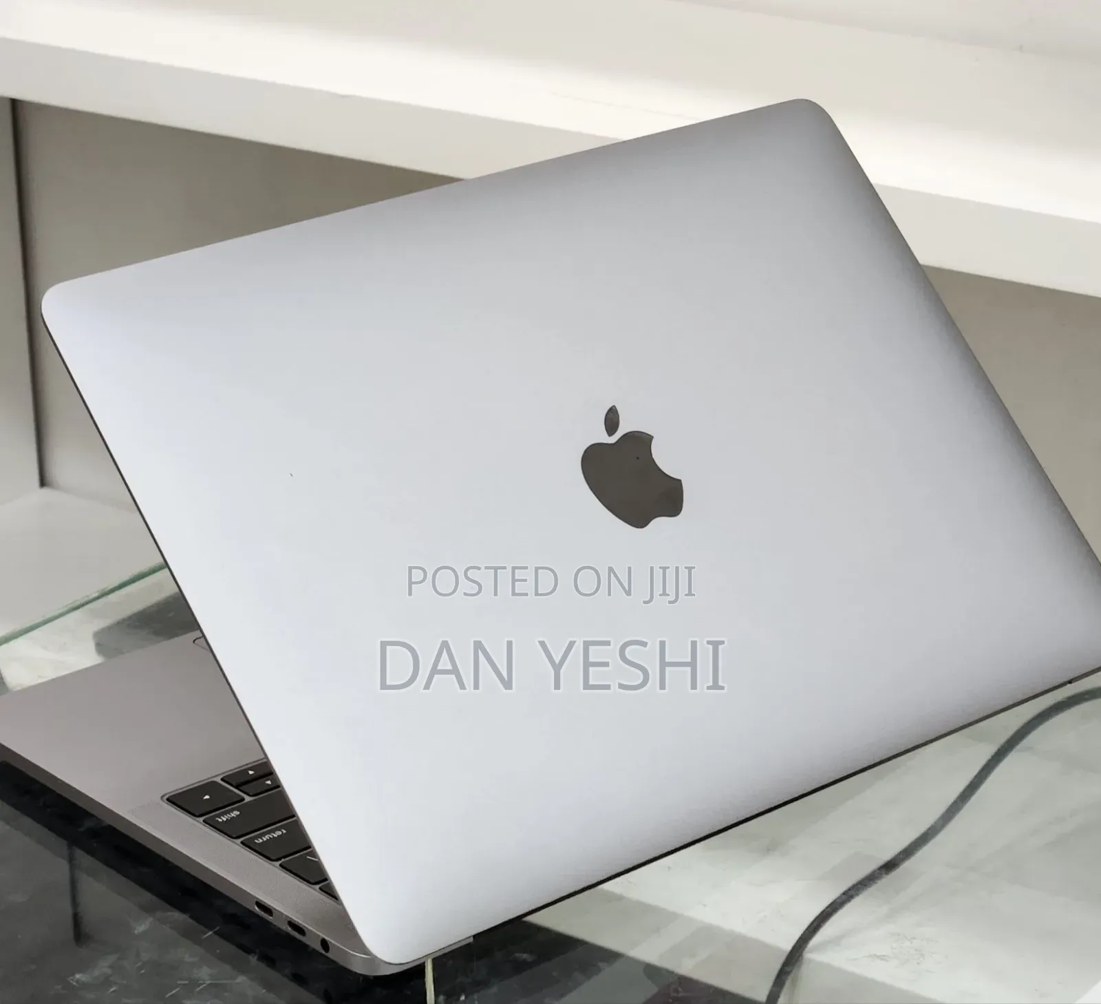 New Laptop Apple MacBook Pro 2019 16GB Intel Core i7 SSD 256GB