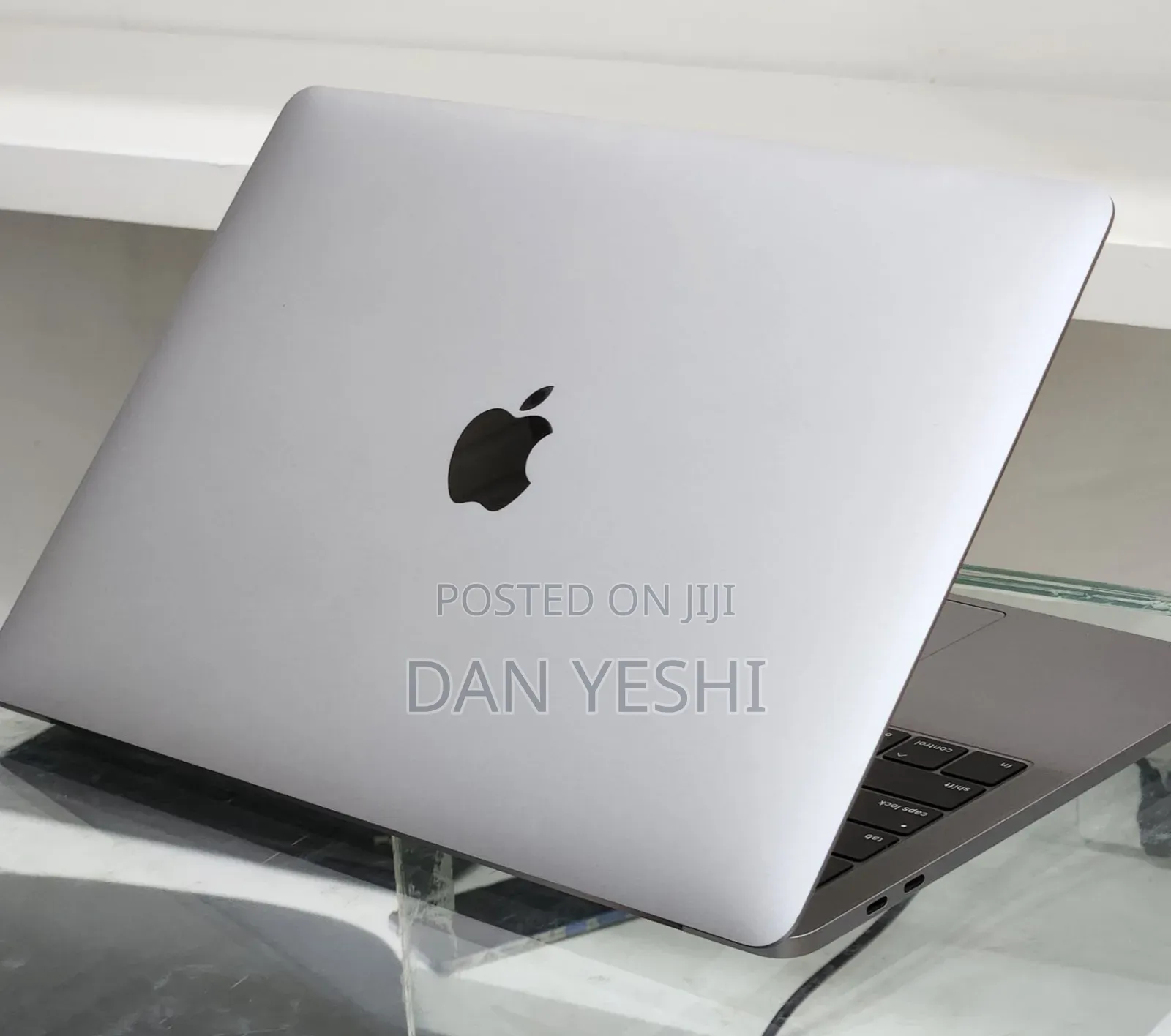 New Laptop Apple MacBook Pro 2019 16GB Intel Core i7 SSD 256GB