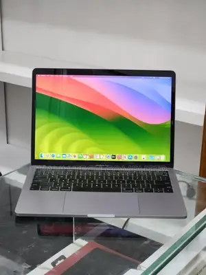 New Laptop Apple MacBook Pro 2019 16GB Intel Core i7 SSD 256GB