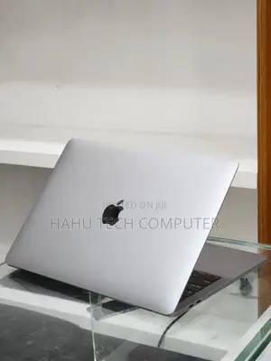 New Laptop Apple MacBook Pro 2019 16GB Intel Core i7 SSD 256GB