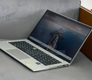 New Laptop HP EliteBook 830 G8 8GB Intel Core i7 SSD 512GB