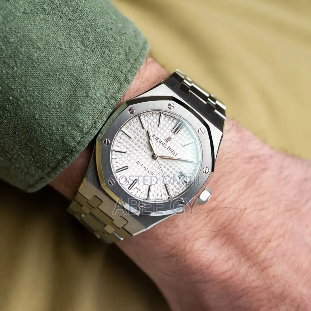 Ap Watch Rugged Elegance and a Sharp Dial Design in a Stainless Steel