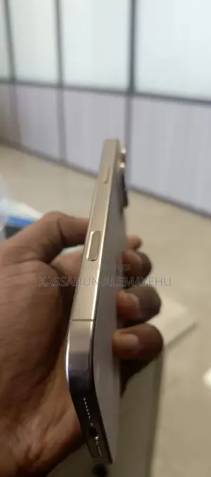 New Apple iPhone 16 Pro Max 1 TB Gold