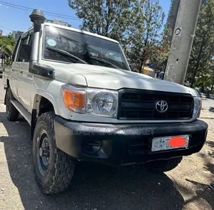 Toyota Land Cruiser 2018 Off white