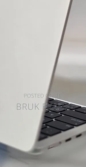 New Laptop Apple MacBook Air 2025 M4 13-inch 16GB Apple M4 SSD 256GB