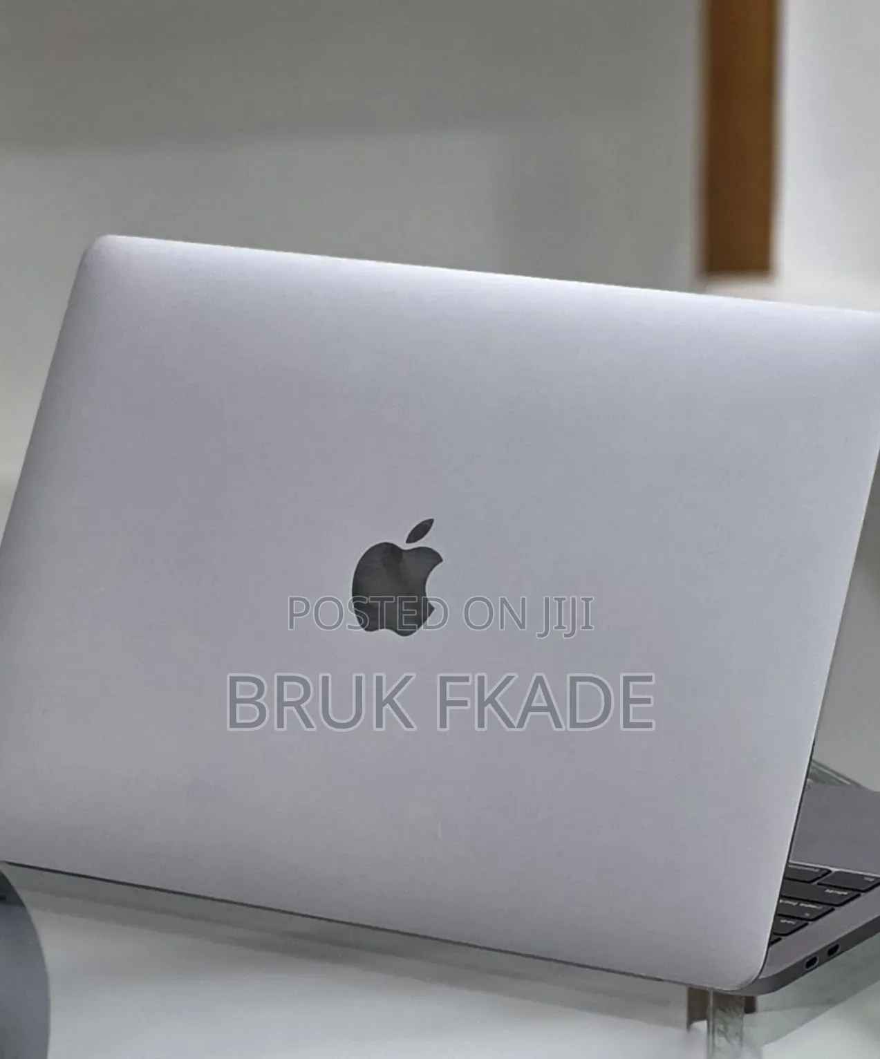 New Laptop Apple MacBook Pro 2019 16GB Intel Core i7 SSD 256GB