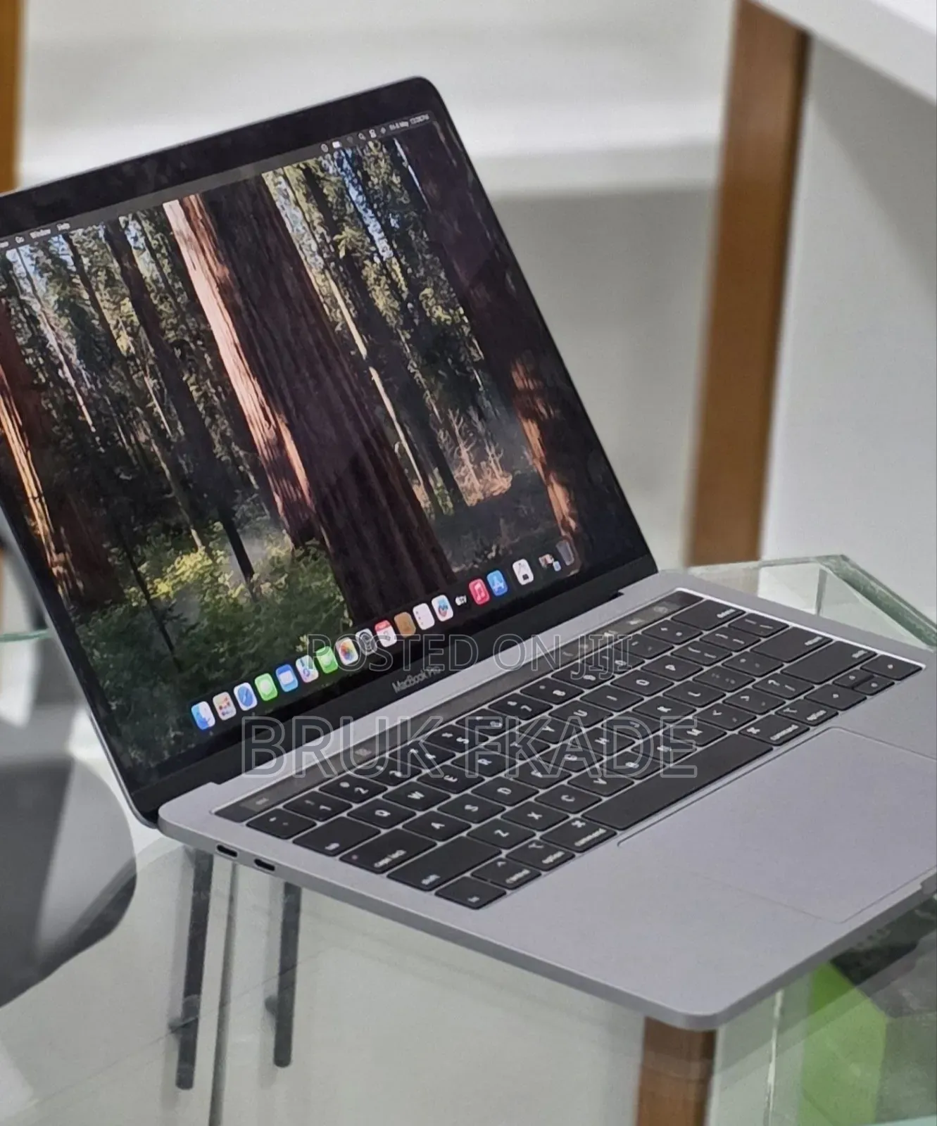 New Laptop Apple MacBook Pro 2019 16GB Intel Core i7 SSD 256GB