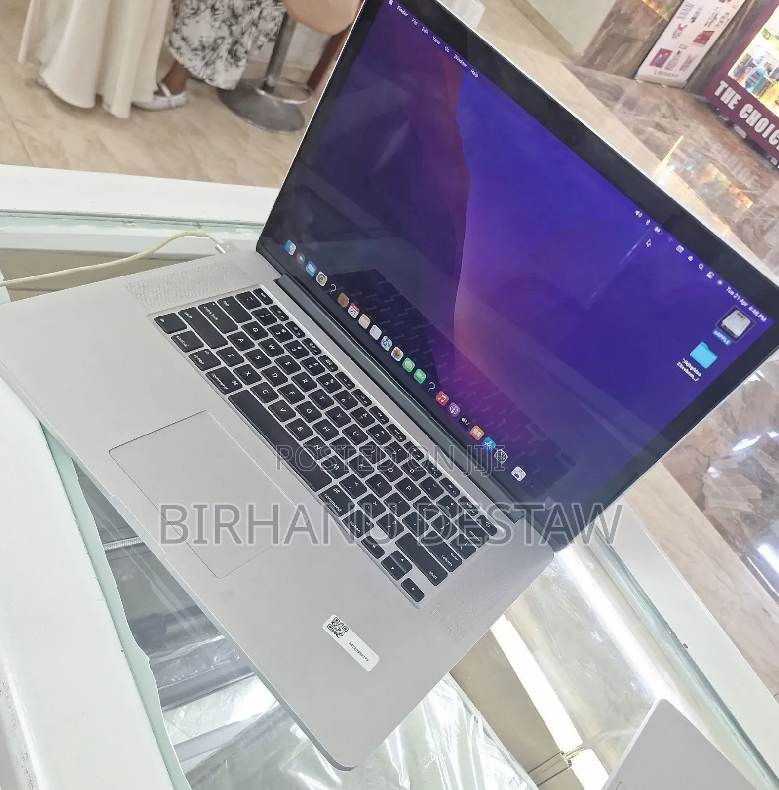 New Laptop Apple MacBook Pro 2015 16GB Intel Core i7 SSD 256GB