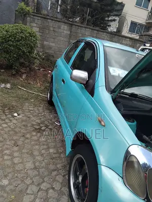 Toyota Vitz 2000 Green