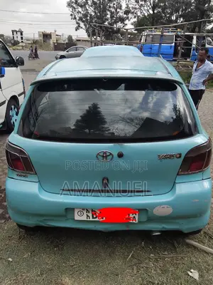 Toyota Vitz 2000 Green