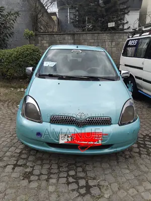 Toyota Vitz 2000 Green