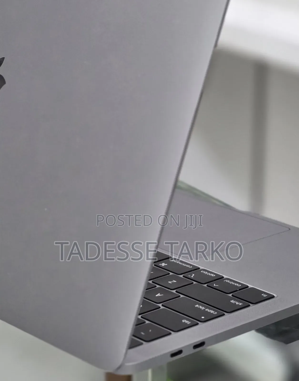 New Laptop Apple MacBook Pro 2019 16GB Intel Core i7 SSD 256GB