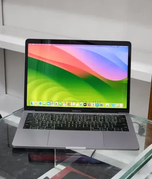 New Laptop Apple MacBook Pro 2019 16GB Intel Core i7 SSD 256GB