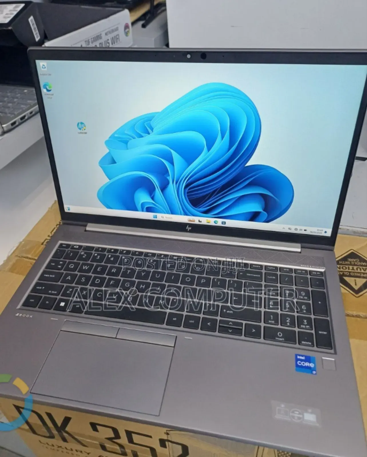 New Laptop HP ZBook Firefly G8 16GB Intel Core i7 SSD 512GB