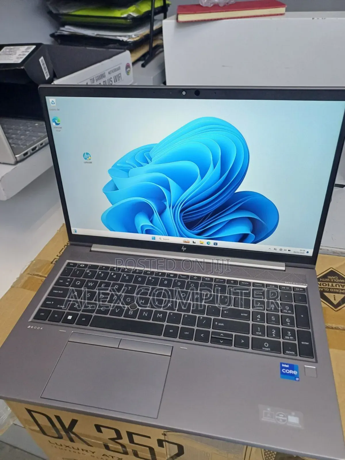 New Laptop HP ZBook Firefly G8 16GB Intel Core i7 SSD 512GB