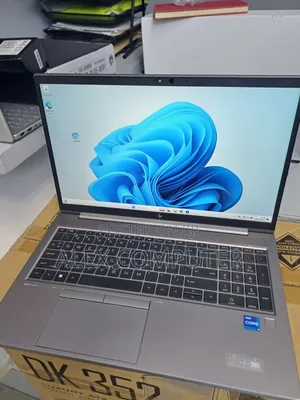 New Laptop HP ZBook Firefly G8 16GB Intel Core i7 SSD 512GB
