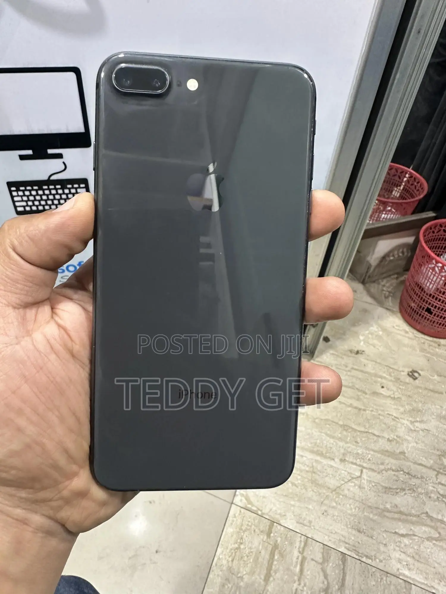 Apple iPhone 8 Plus 64 GB Black