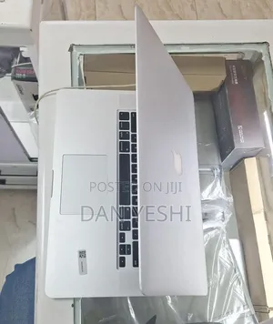 New Laptop Apple MacBook Pro 2015 16GB Intel Core i7 SSD 256GB
