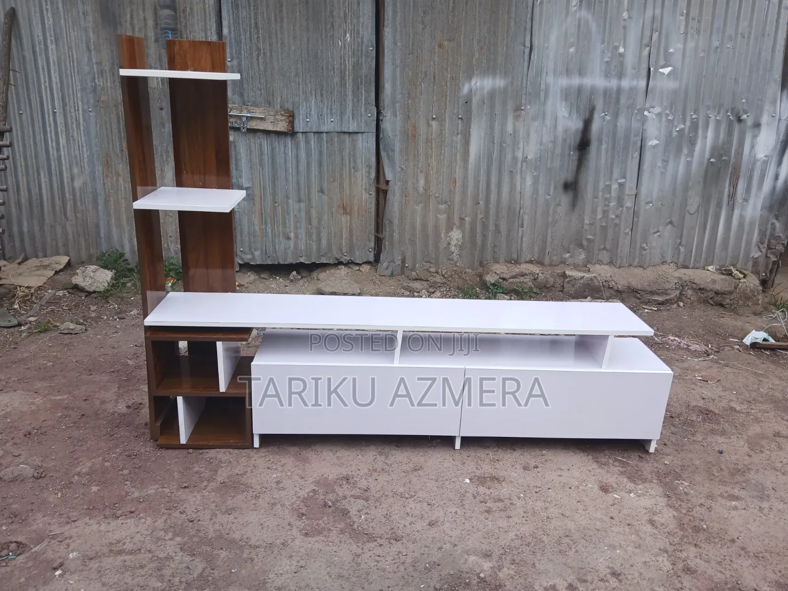 T Stand ማስቀመጫ