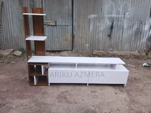 T Stand ማስቀመጫ