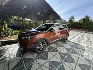 Peugeot 5008 2022 Brown
