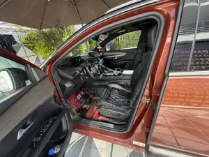 Peugeot 5008 2022 Brown