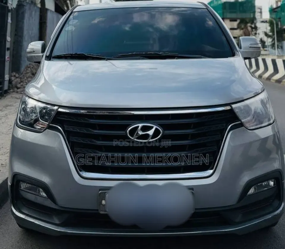 Hyundai Staria 2022 Silver