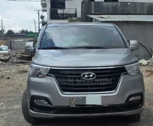 Hyundai Staria 2022 Silver