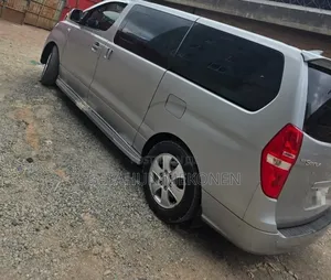 Hyundai Staria 2022 Silver