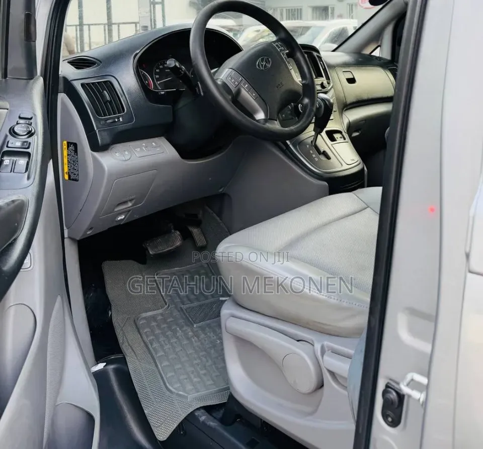 Hyundai Staria 2022 Silver