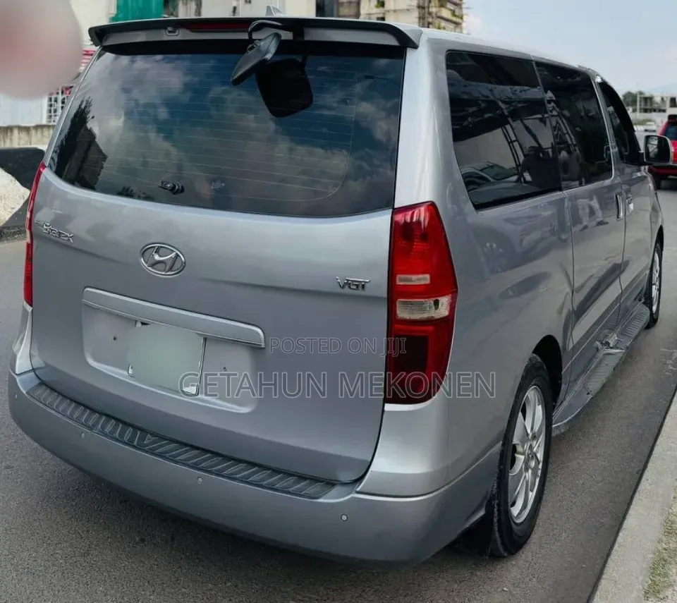 Hyundai Staria 2022 Silver