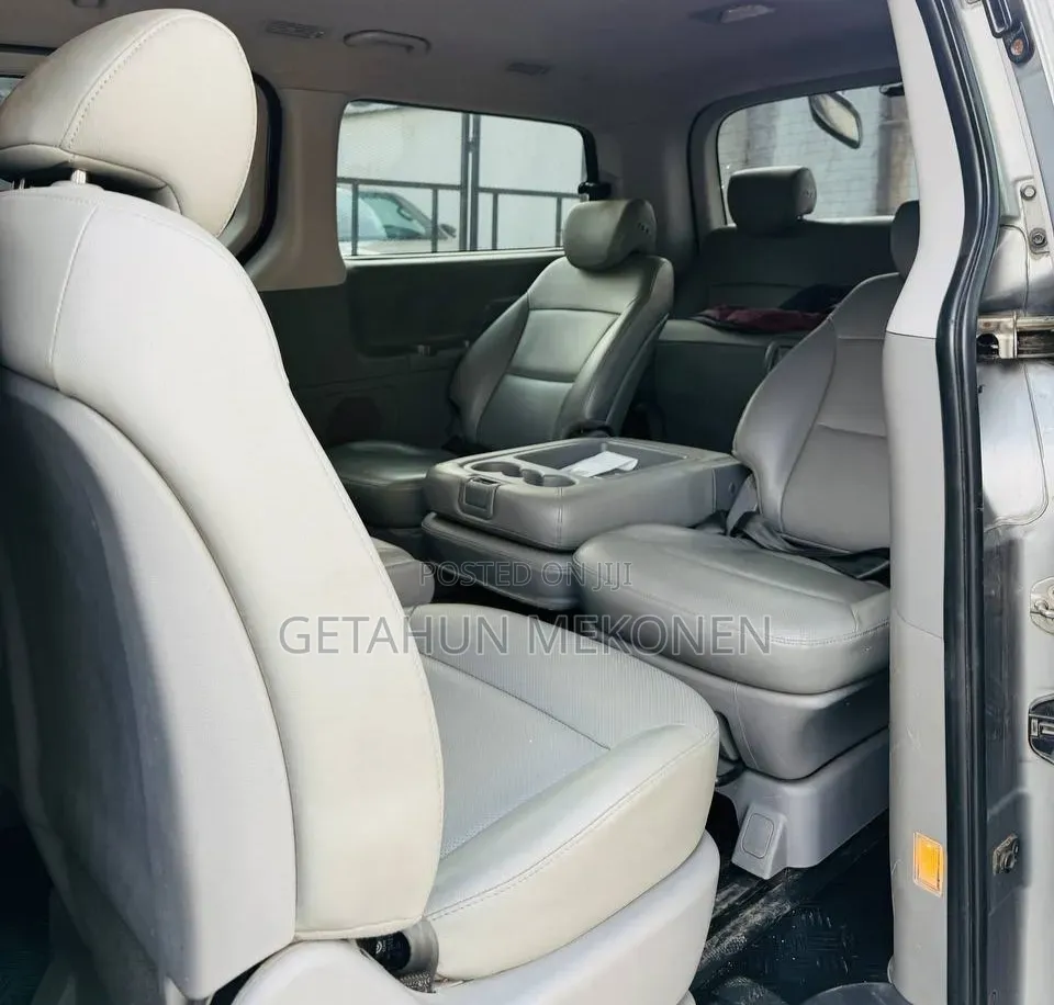 Hyundai Staria 2022 Silver