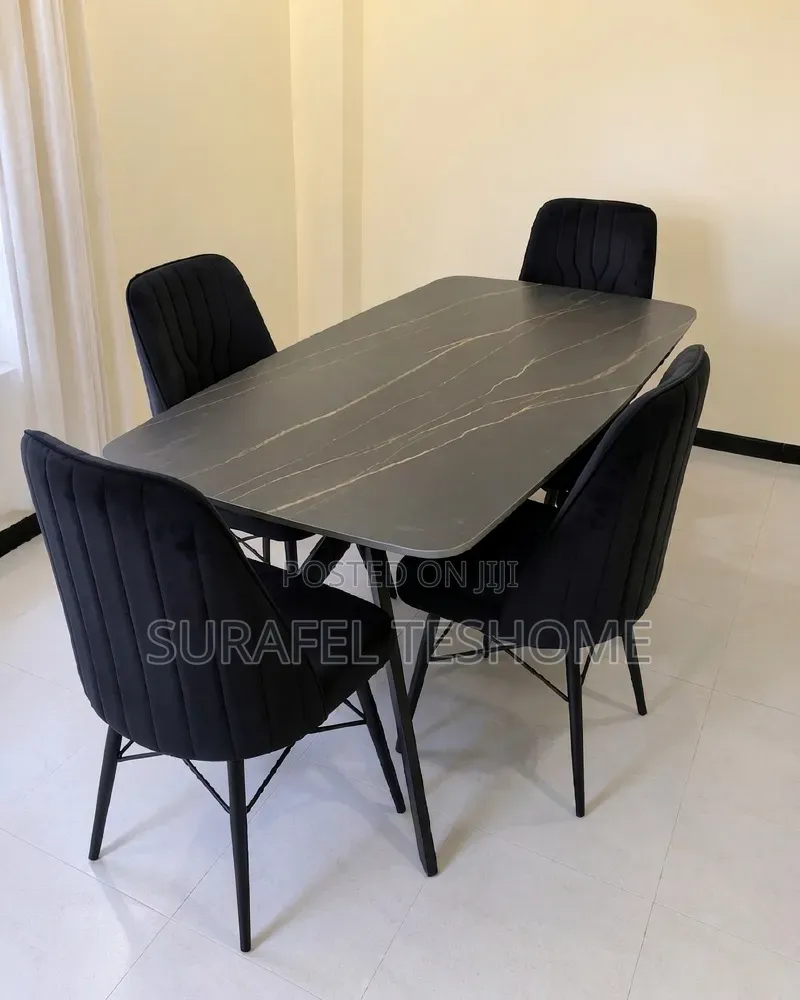 የተመረጡ ዳይኒንግ ቴብሎች ለሽያጭ Dining Tables | በ6 እና በ4 ወንበሮች