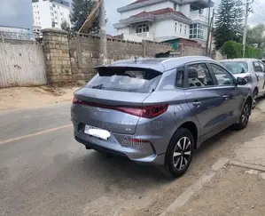 BYD E2 43 kWh 94 hp FWD 2025 Silver